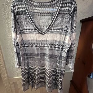 Elegant Monochrome V-Neck Tunic